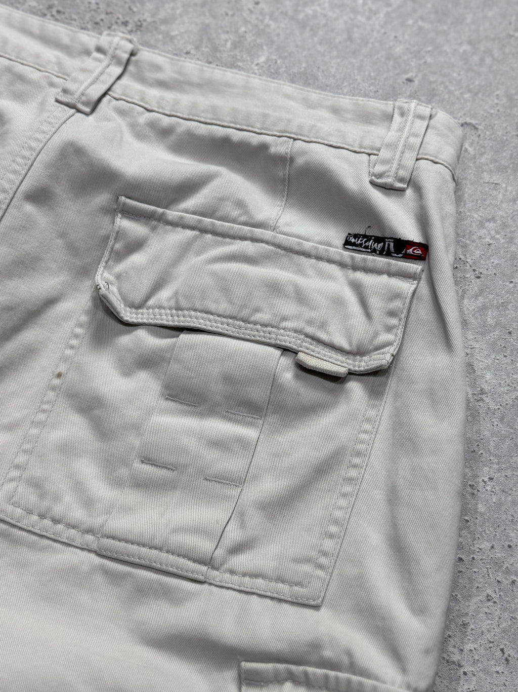 Vintage 2000s Quiksilver Cargo Shorts (32”)