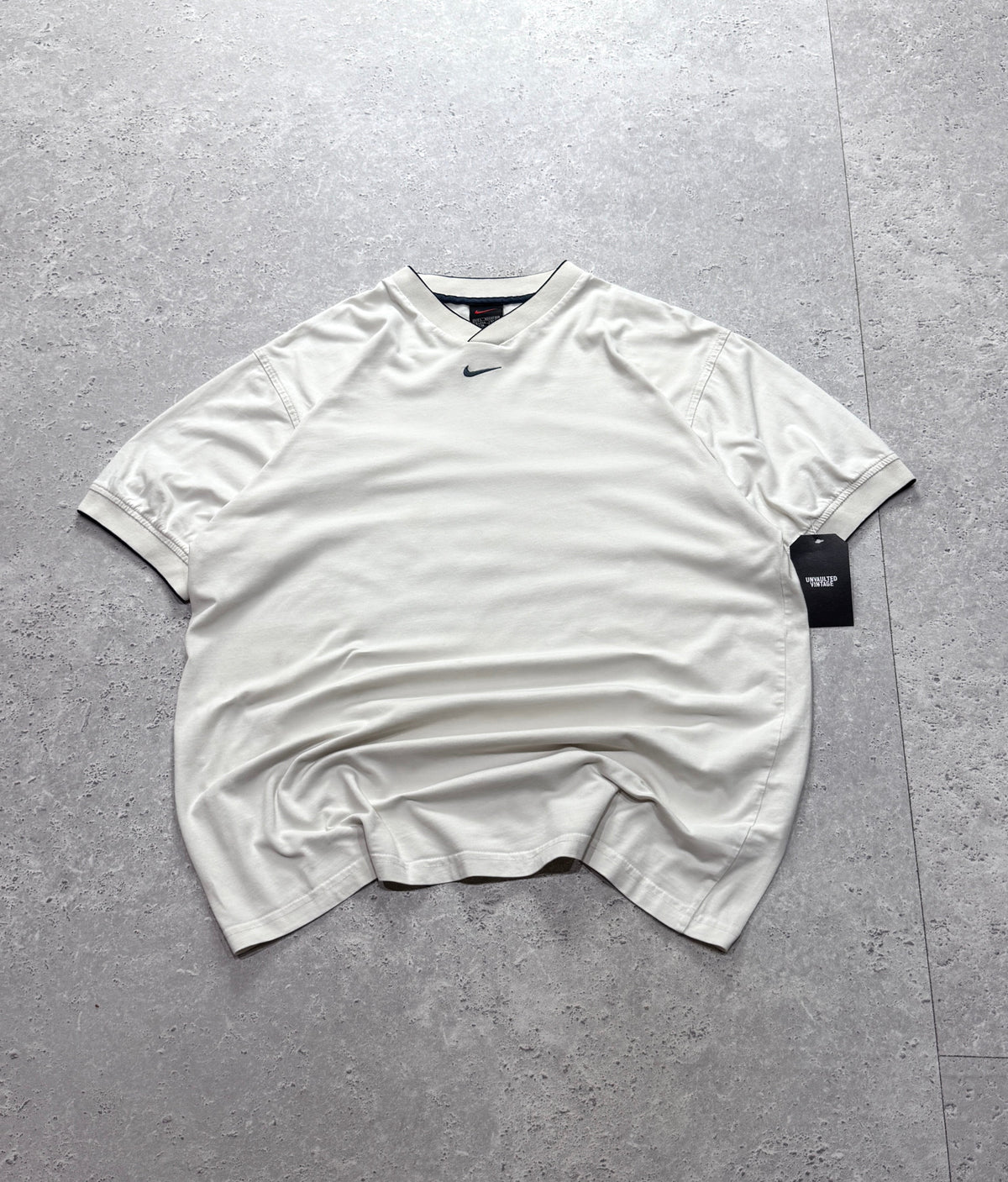 Vintage 2000s Nike Centre Swoosh Tee (L)