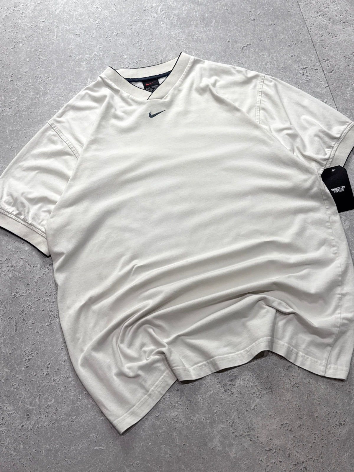 Vintage 2000s Nike Centre Swoosh Tee (L)