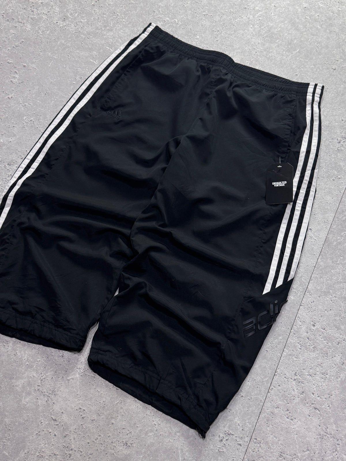Vintage 2000s Adidas 3/4 Track Shorts (M)
