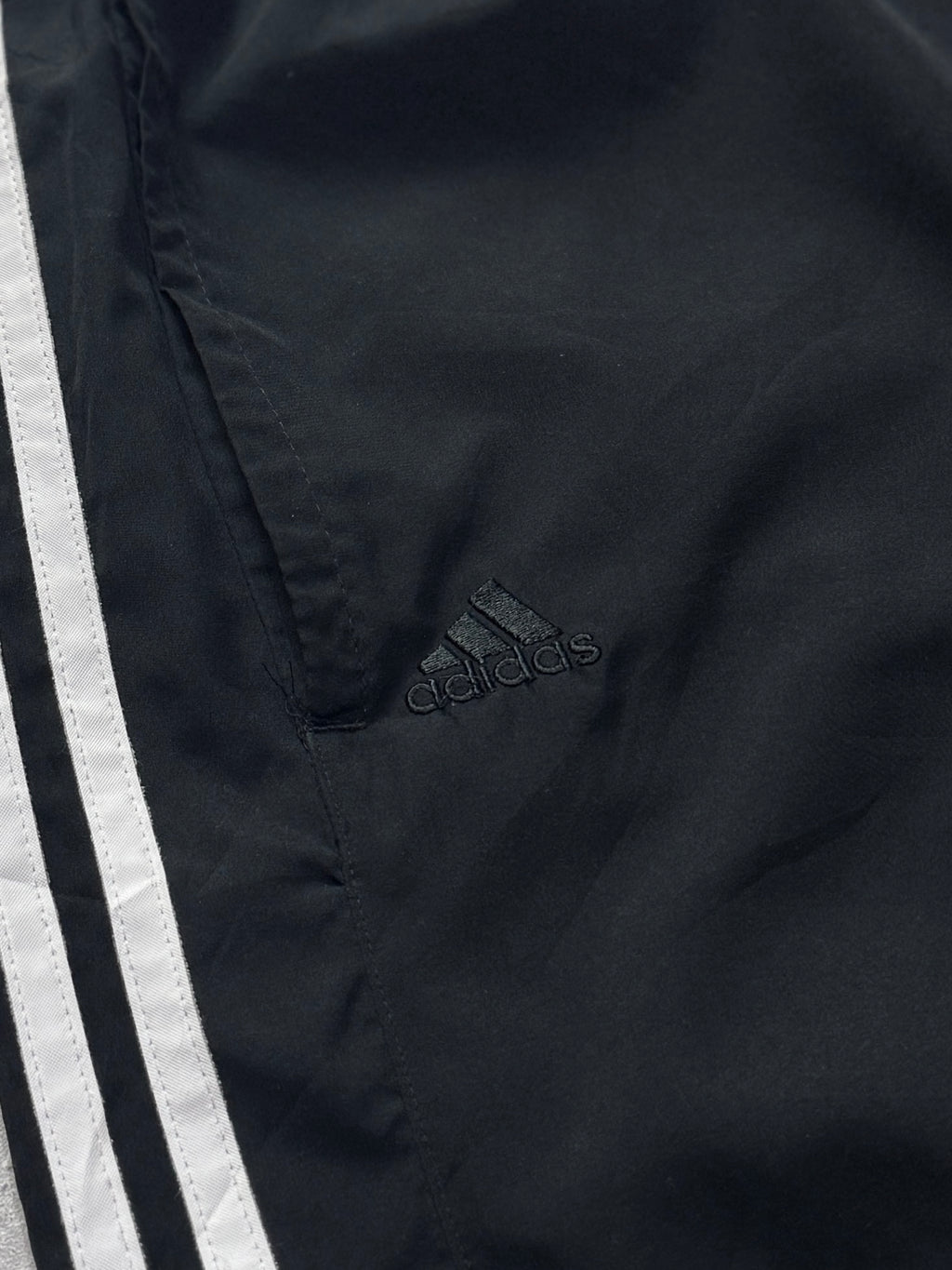 Vintage 2000s Adidas 3/4 Track Shorts (M)