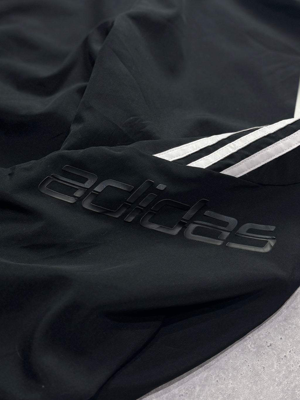 Vintage 2000s Adidas 3/4 Track Shorts (M)