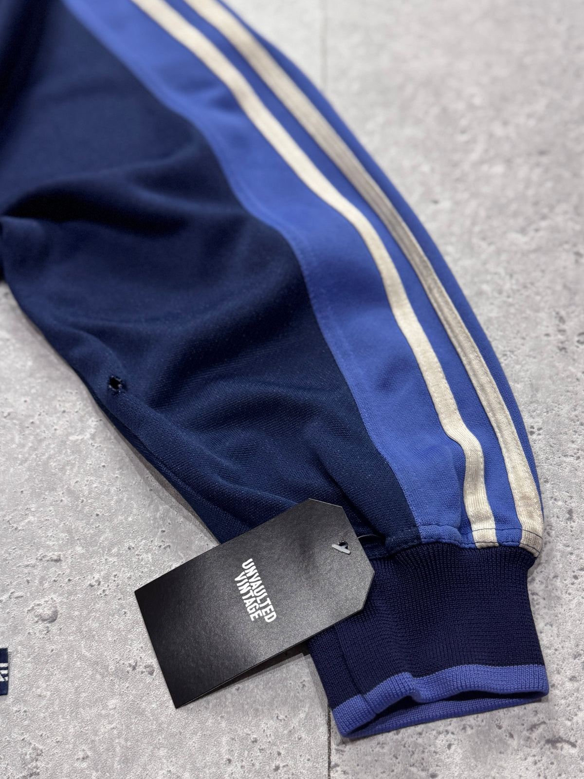 Vintage 2000s Adidas Pullover Sweater (L)