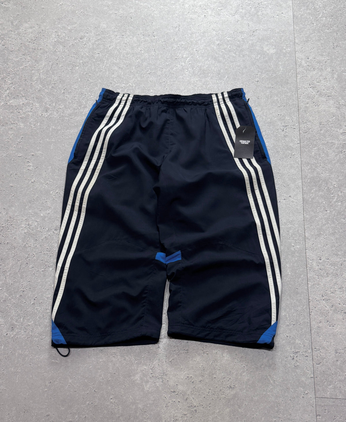 Vintage 2000s Adidas 3/4 Track Shorts (M)