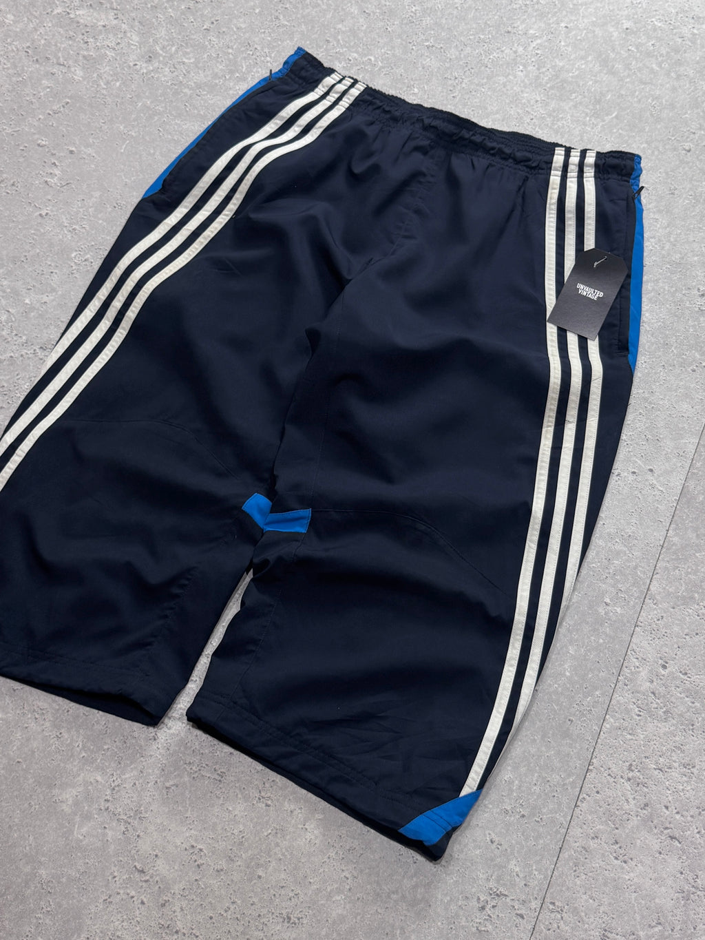 Vintage 2000s Adidas 3/4 Track Shorts (M)