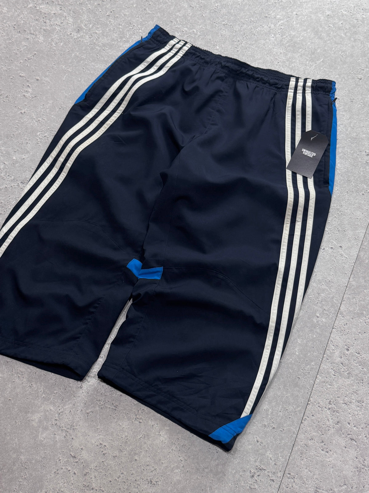 Vintage 2000s Adidas 3/4 Track Shorts (M)