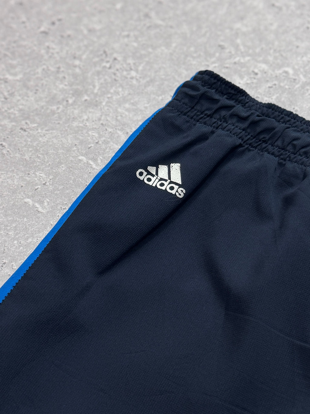 Vintage 2000s Adidas 3/4 Track Shorts (M)