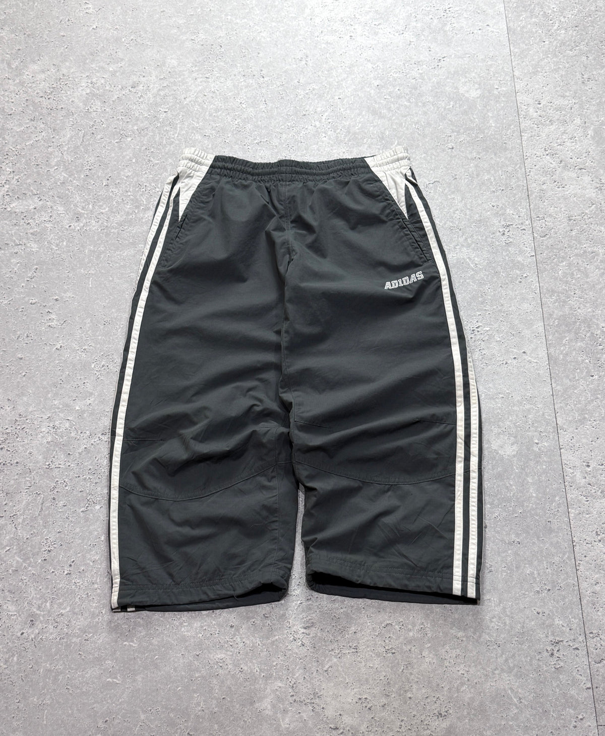 Vintage 2000s Adidas Spellout 3/4 Track Shorts (30")