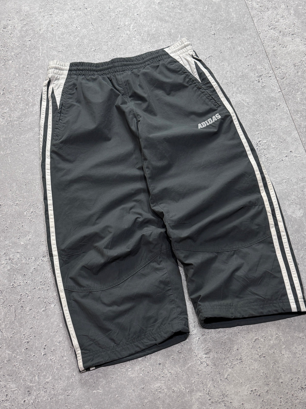Vintage 2000s Adidas Spellout 3/4 Track Shorts (30")