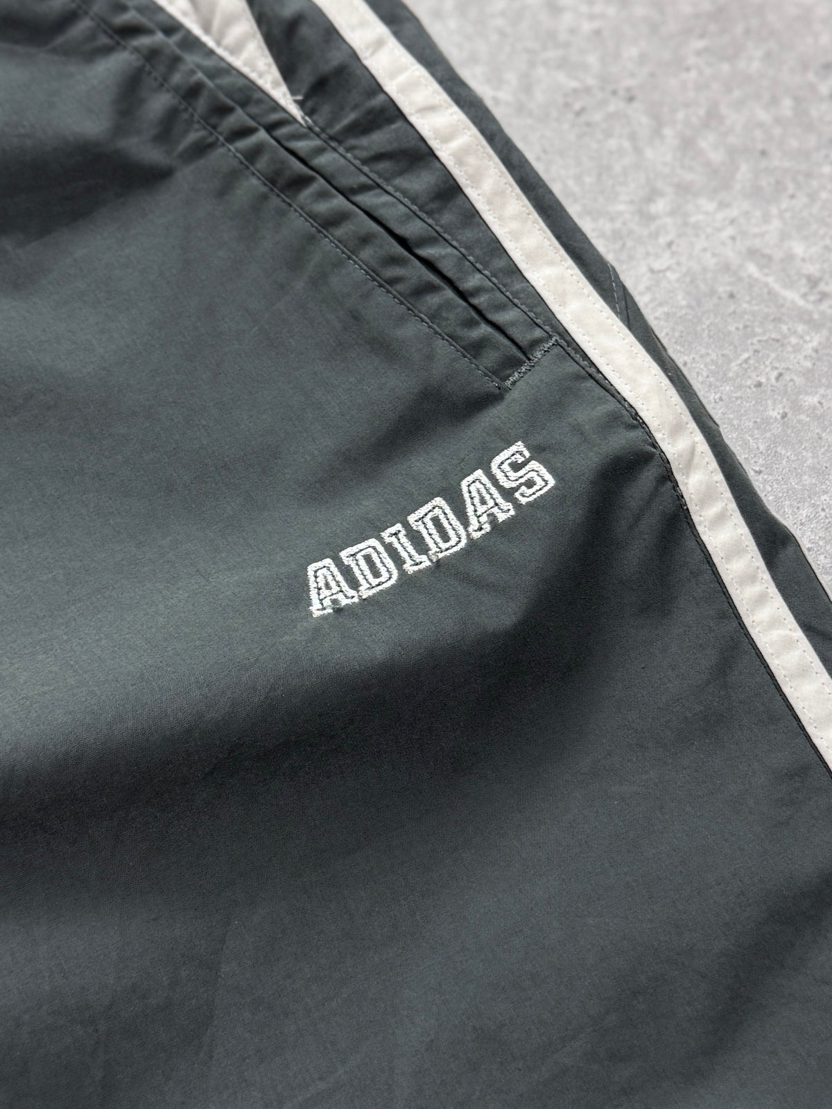 Vintage 2000s Adidas Spellout 3/4 Track Shorts (30")