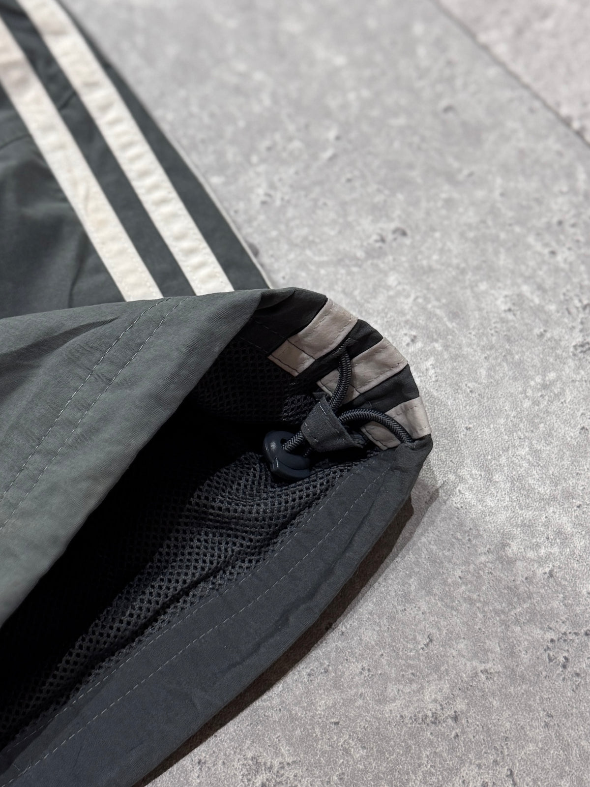 Vintage 2000s Adidas Spellout 3/4 Track Shorts (30")