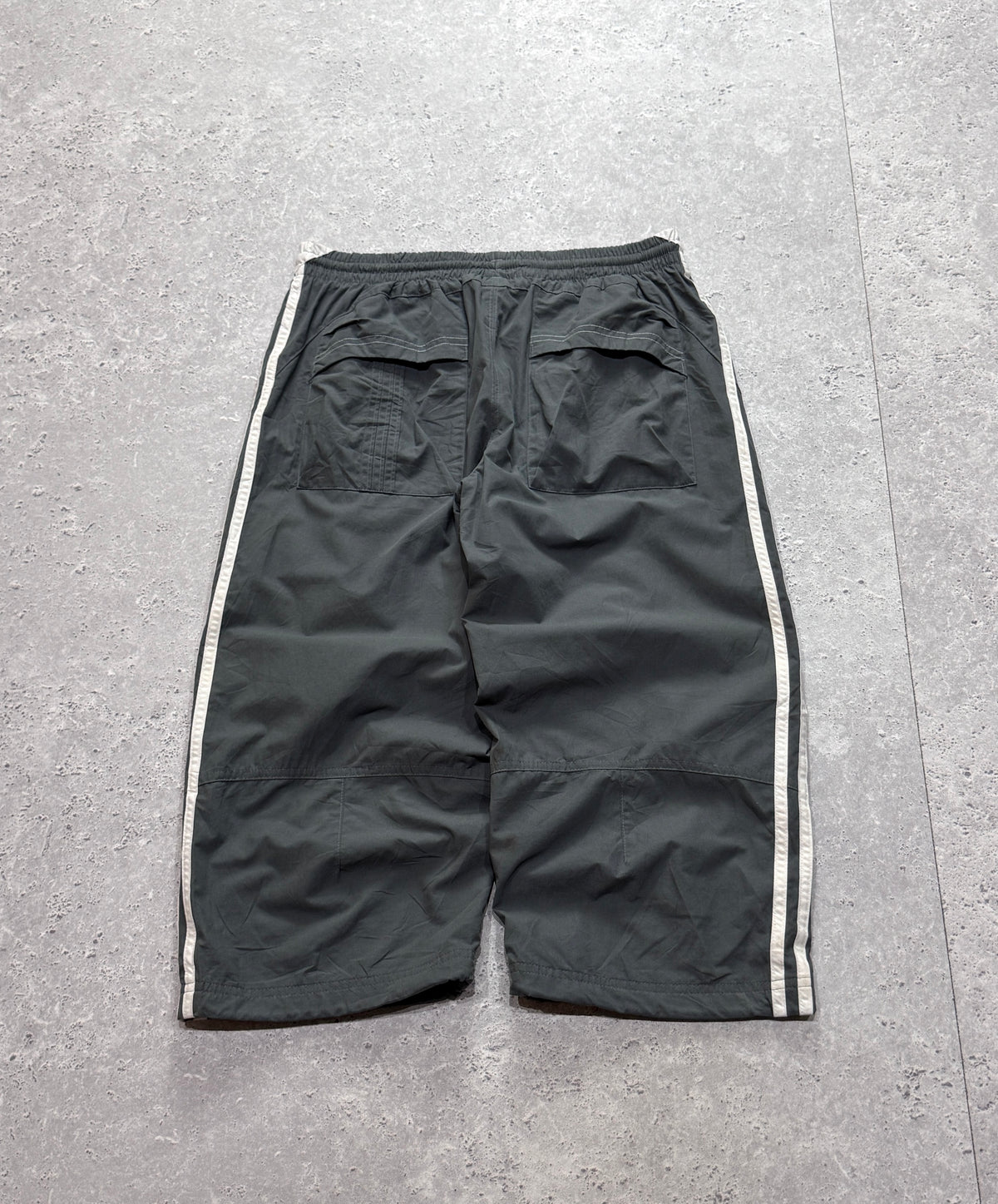 Vintage 2000s Adidas Spellout 3/4 Track Shorts (30")