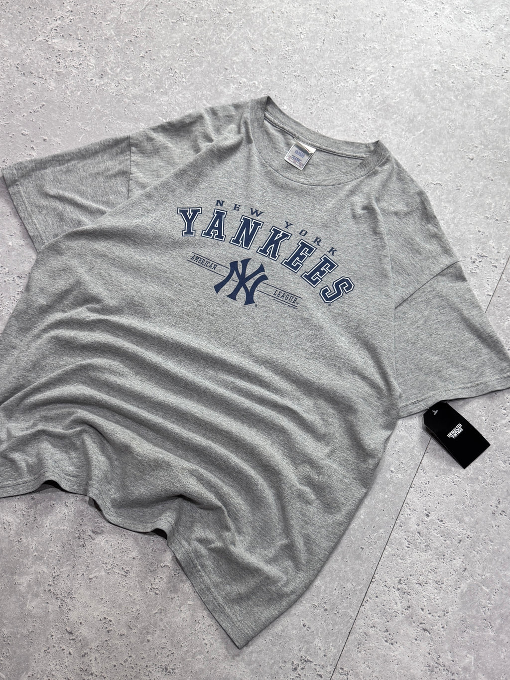 Vintage 2000s New York Yankees Grey MLB Tee (XL)