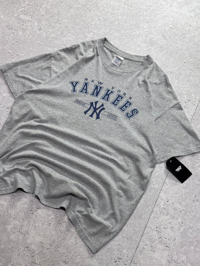 Vintage 2000s New York Yankees Grey MLB Tee (XL)