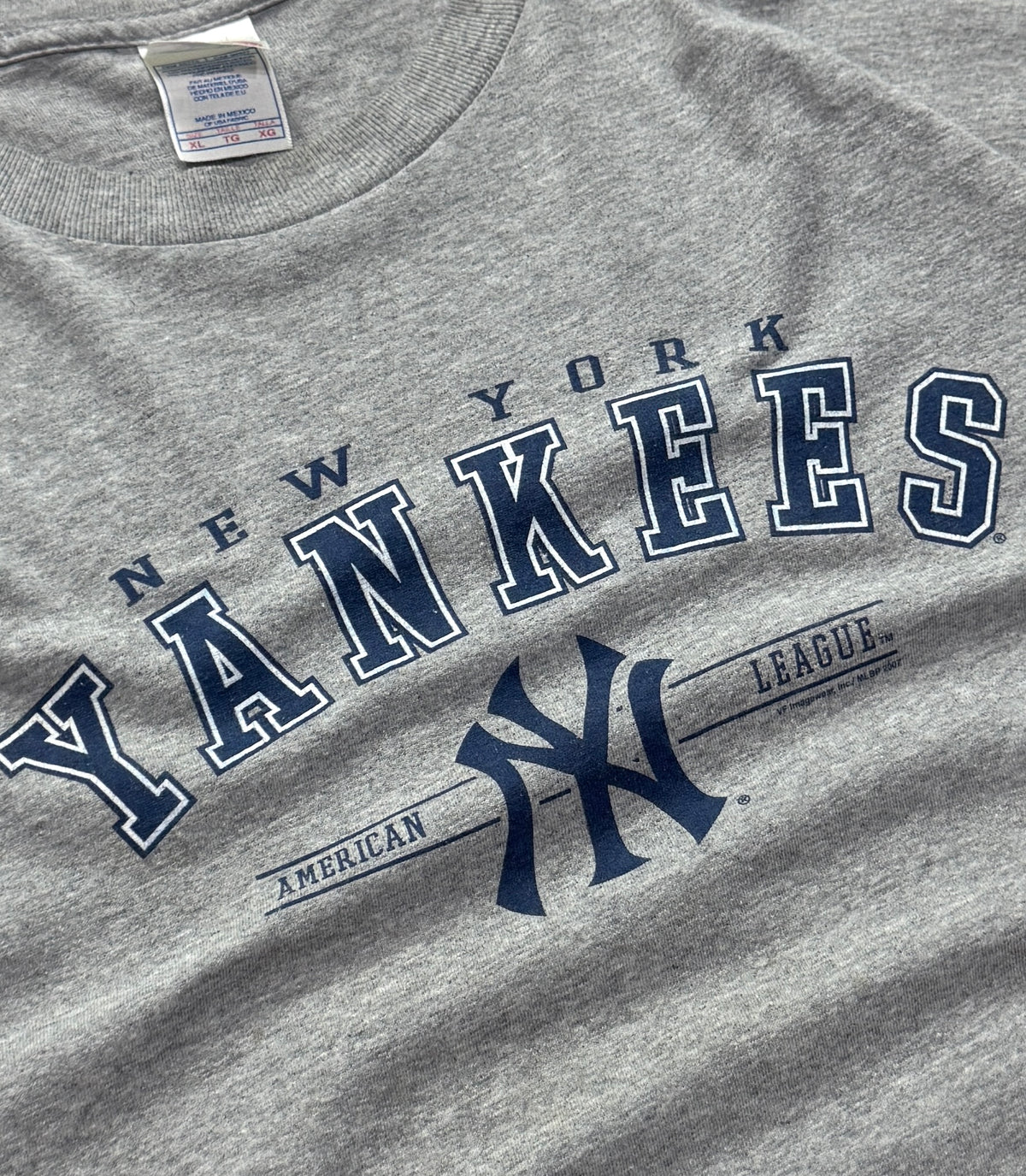 Vintage 2000s New York Yankees Grey MLB Tee (XL)