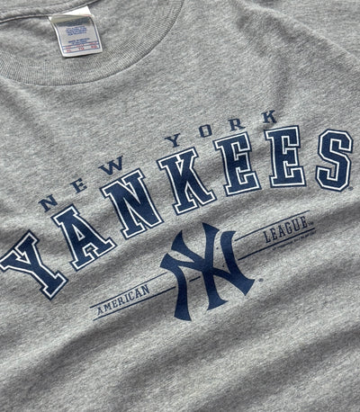 Vintage 2000s New York Yankees Grey MLB Tee (XL)