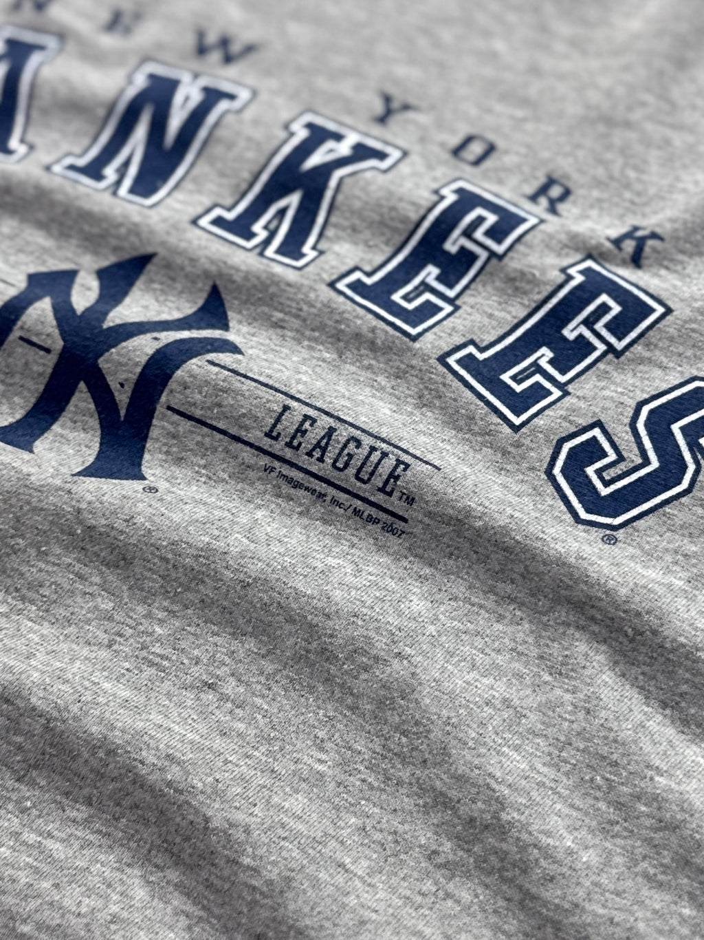 Vintage 2000s New York Yankees Grey MLB Tee (XL)