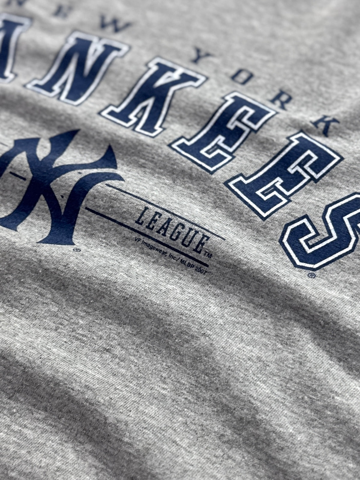 Vintage 2000s New York Yankees Grey MLB Tee (XL)