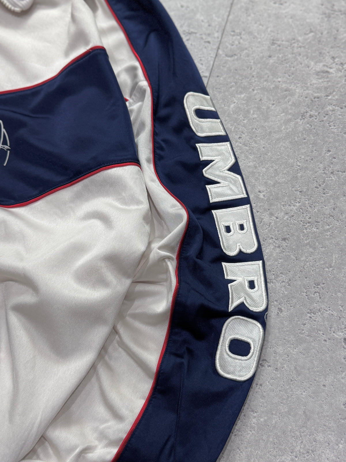 Vintage 90s Umbro White & Navy Track Jacket (XL)