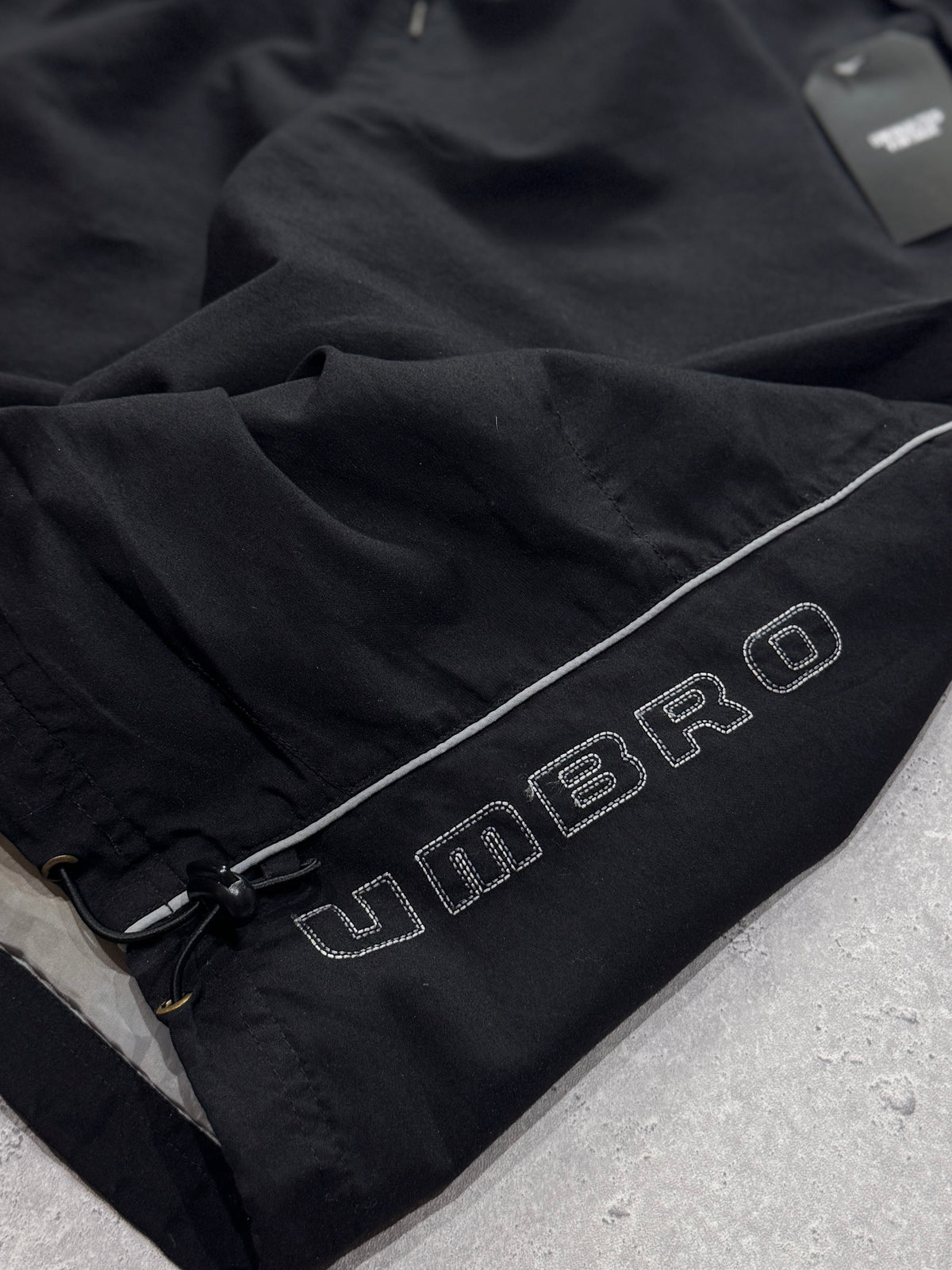 Vintage 2000s Umbro 3/4 Adjustable Track Shorts (M)