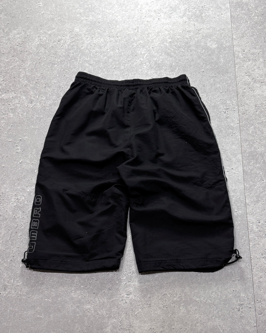 Vintage 2000s Umbro 3/4 Adjustable Track Shorts (M)