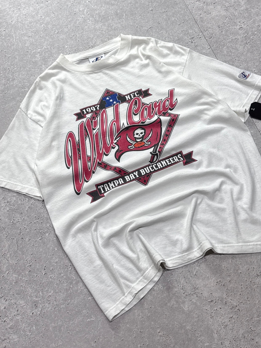 Vintage 1997 Tampa Bay Buccaneers NFL Tee (XL)