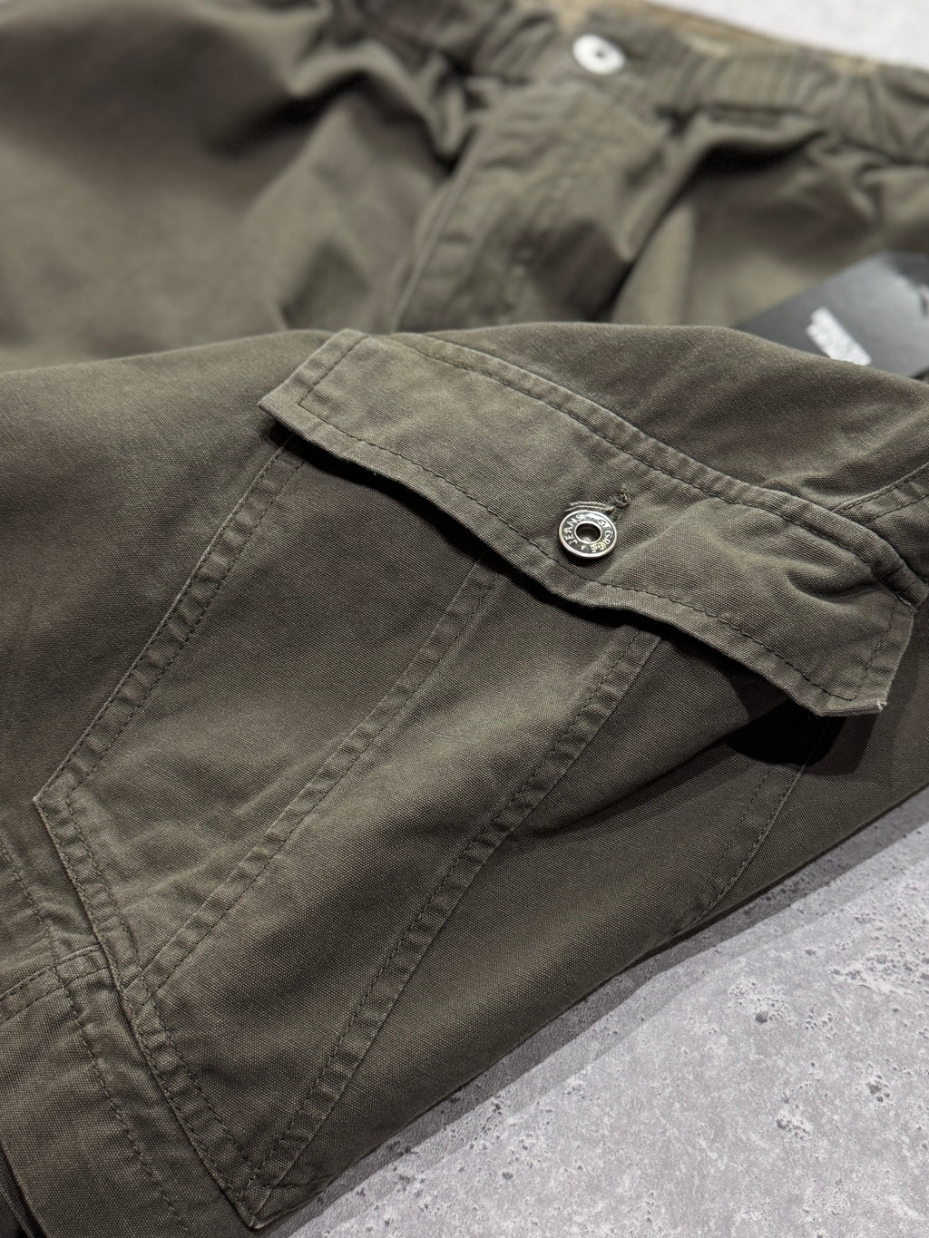 Vintage 2000s Cargo Shorts (32”)
