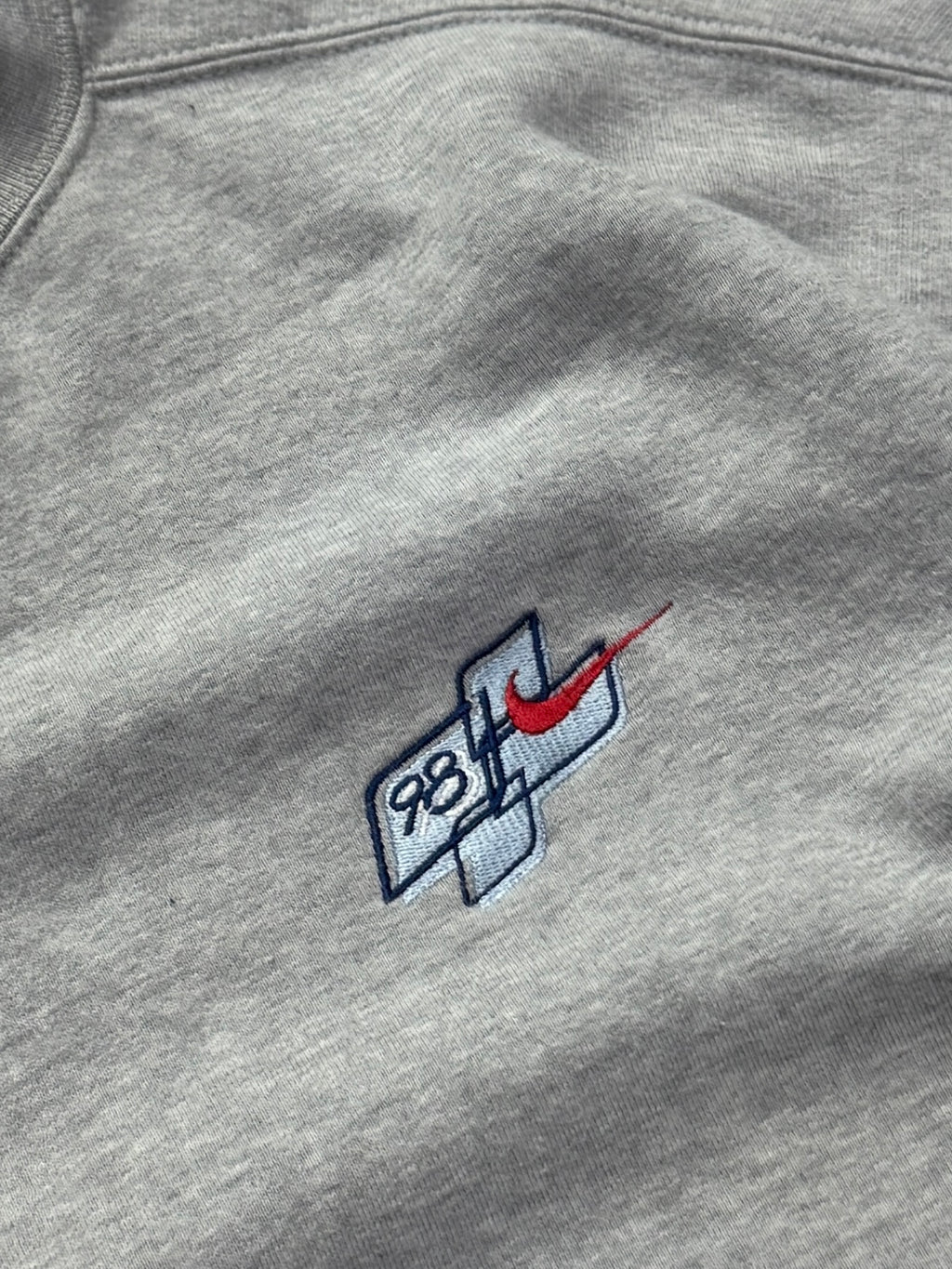 Vintage Nike 98’ Embroidered Sweater (M)