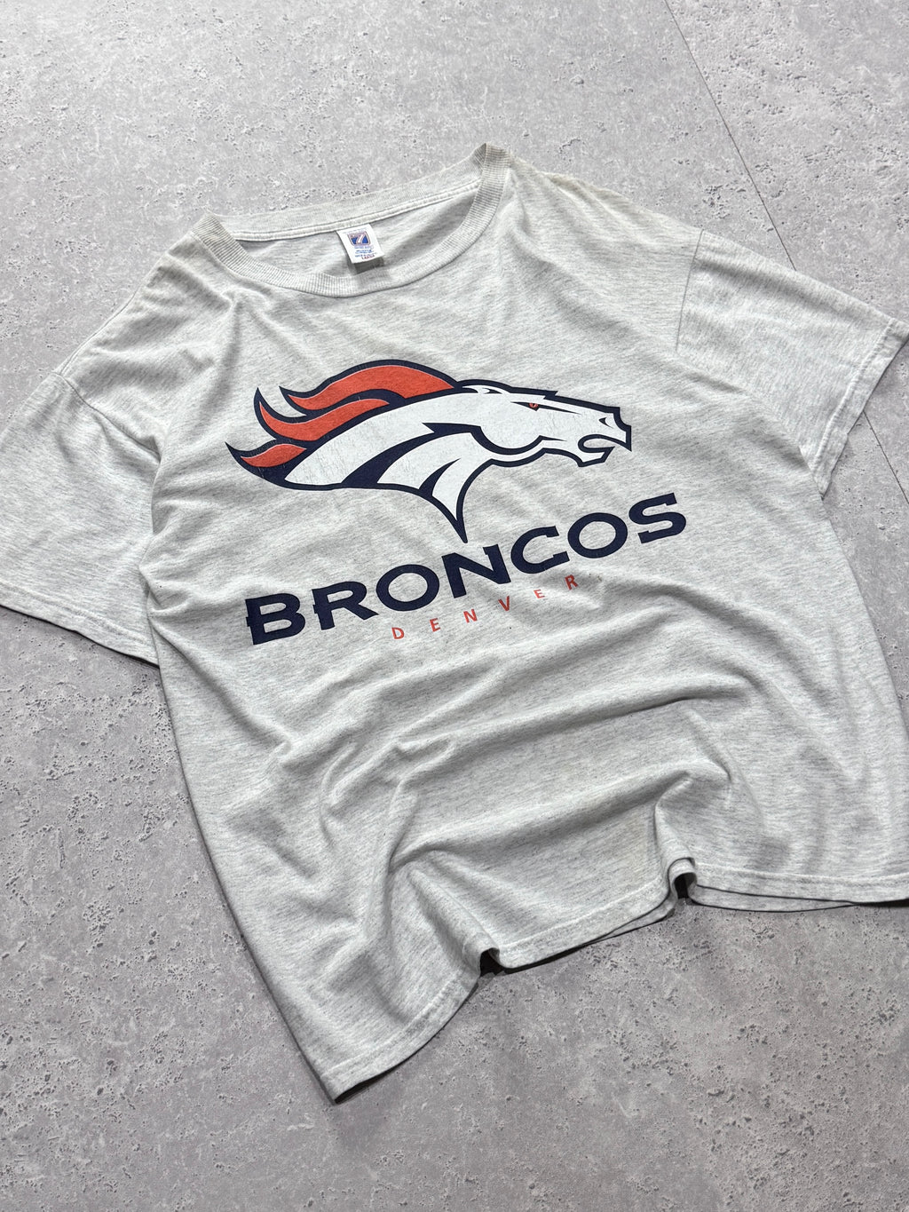 Vintage 90s Denver Broncos NFL Tee (L)