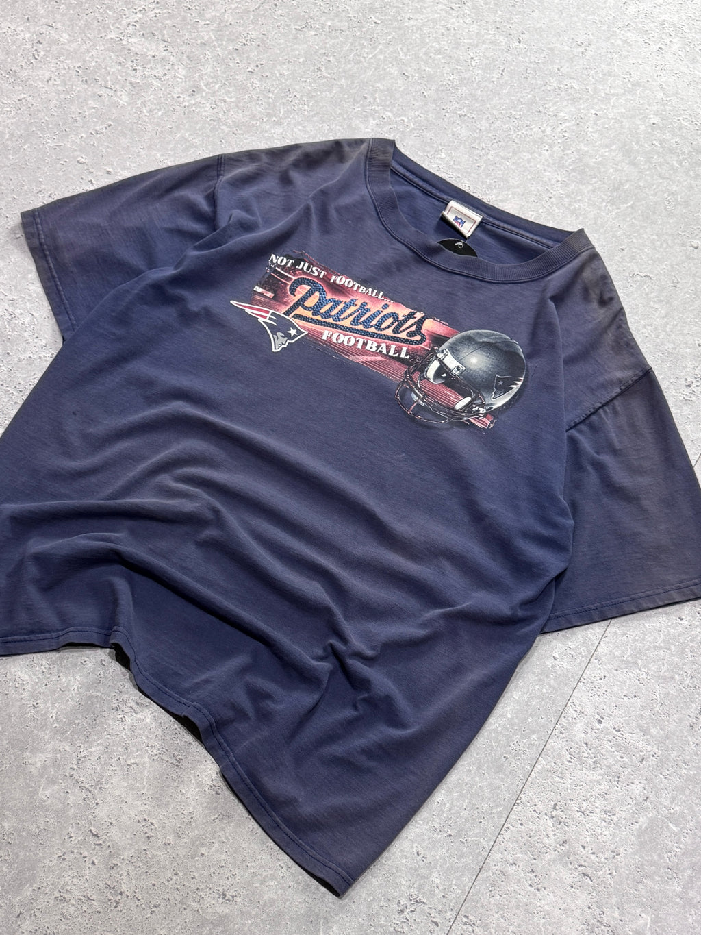 Vintage 2000s New England Patriots NFL Tee (L)