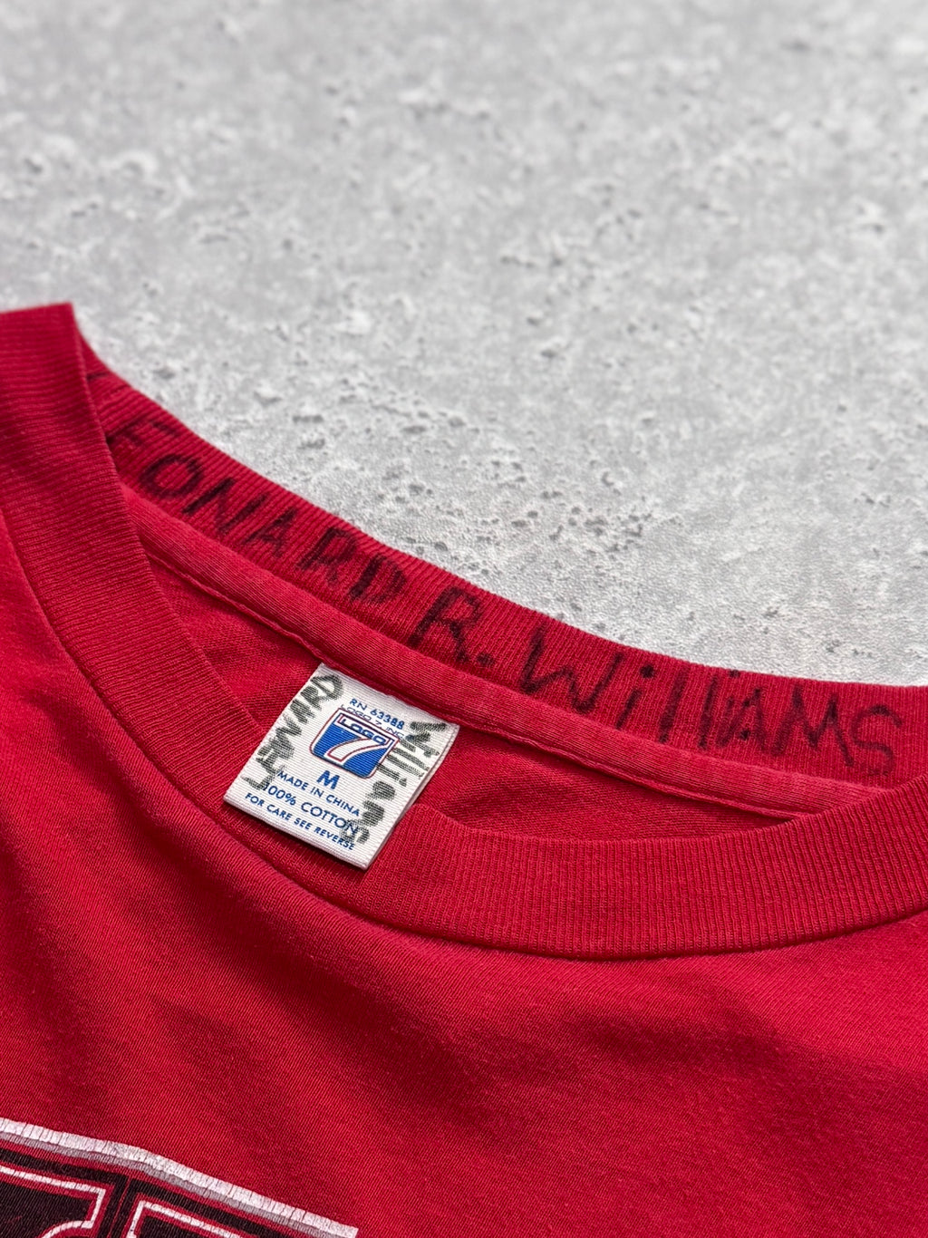 Vintage 90s Chicago Bulls NBA Tee (M)