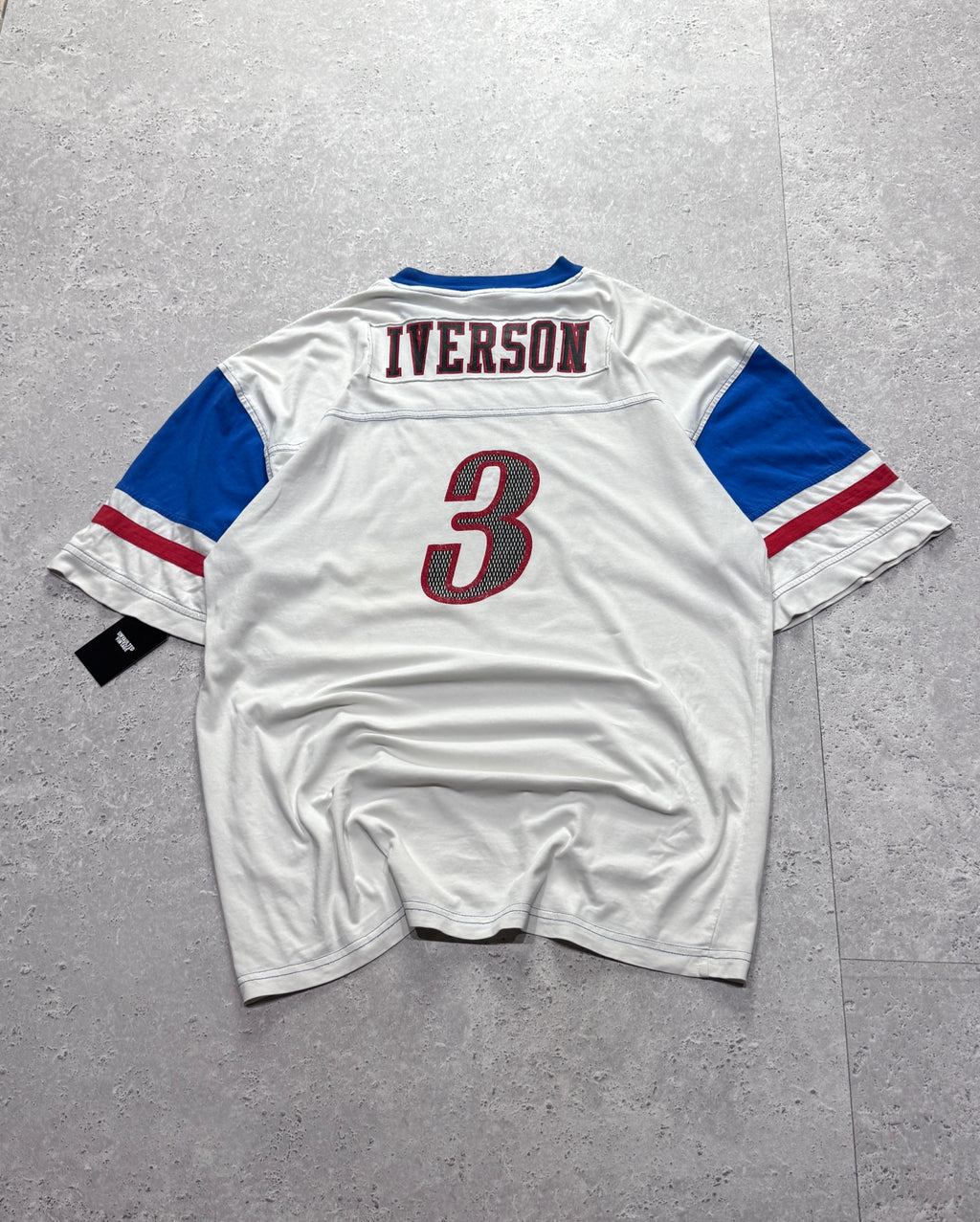 Vintage 2000s Philadelphia 76ers Allan Iverson Tee (XL)