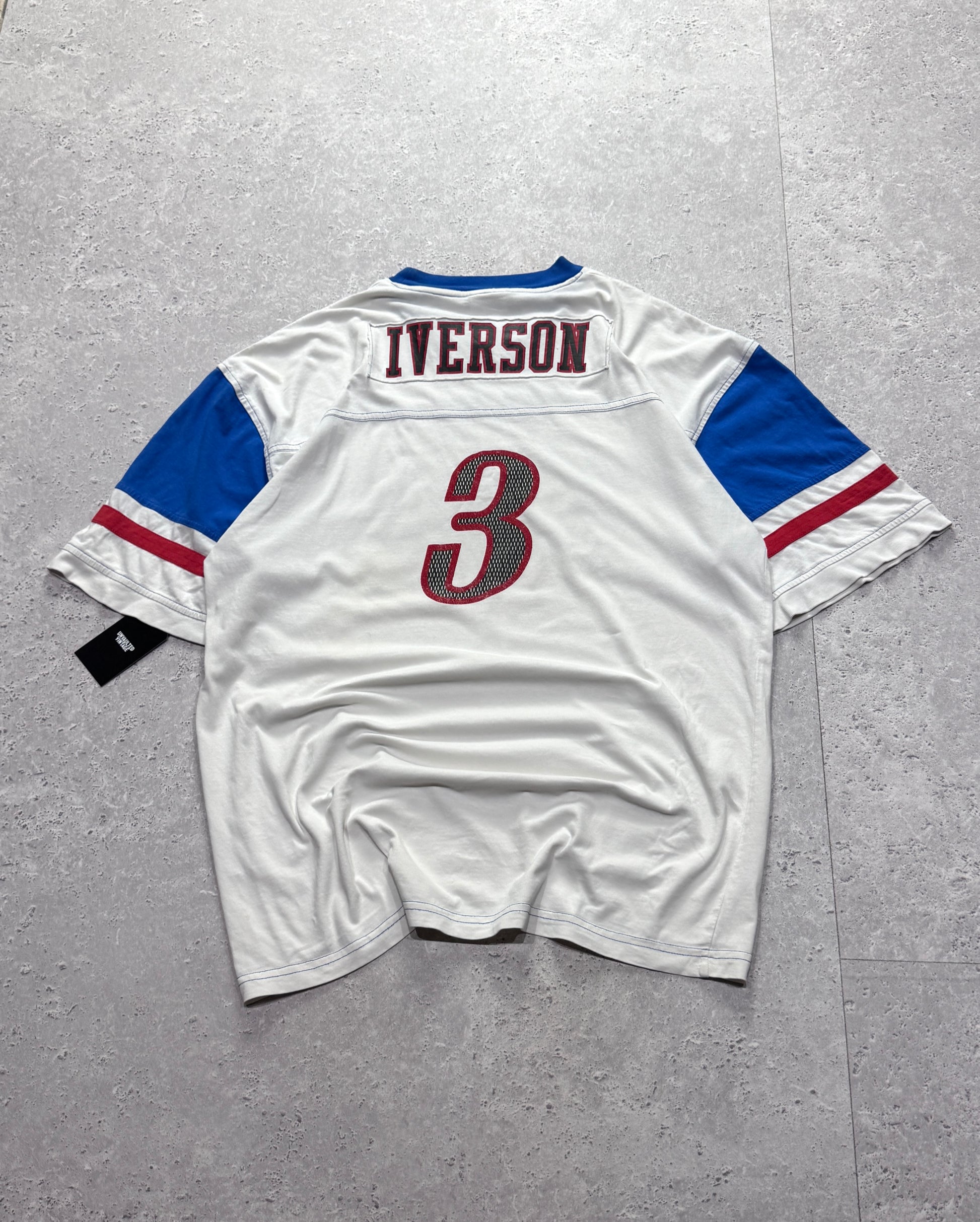 Vintage 2000s Philadelphia 76ers Allan Iverson Tee (XL)