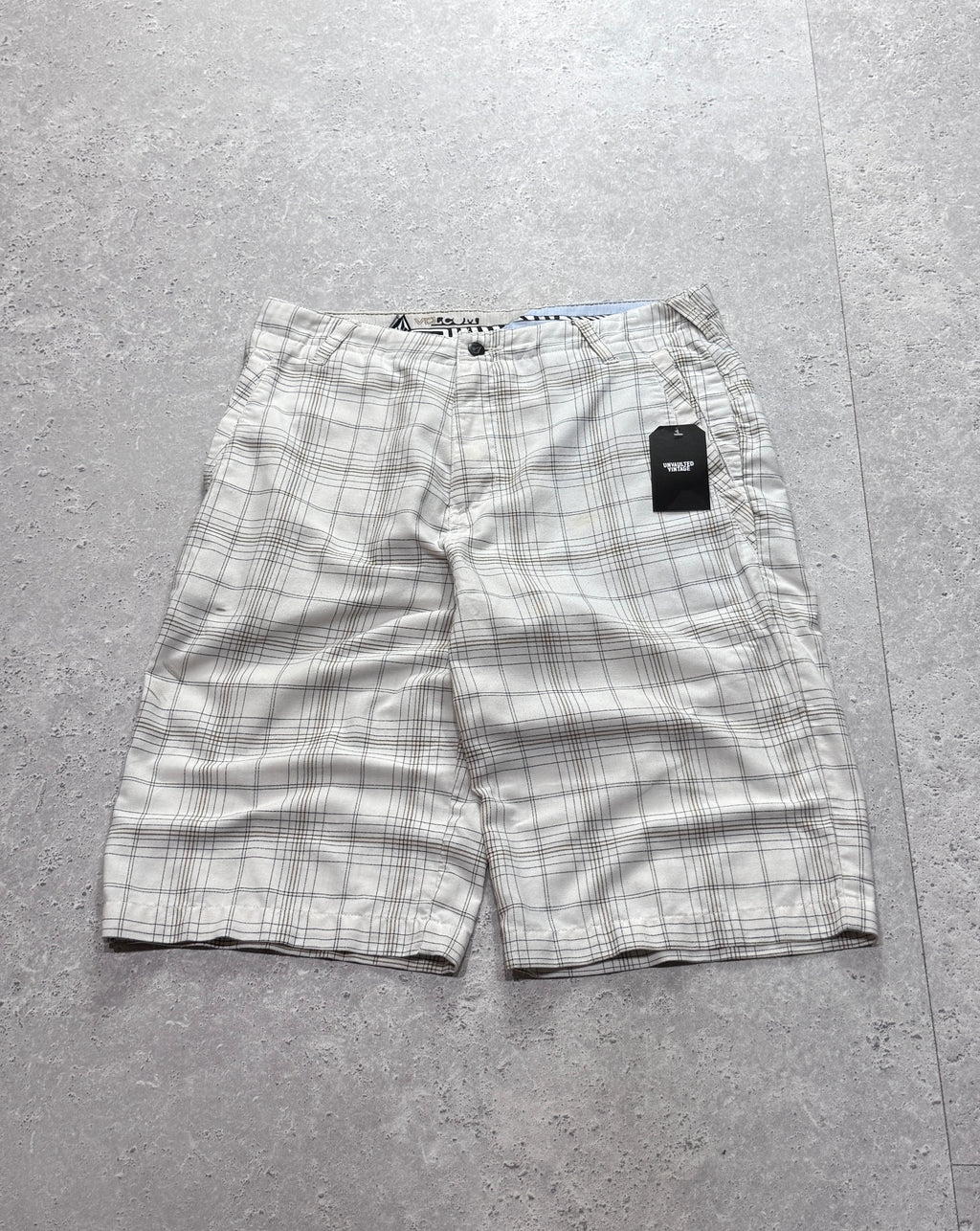 Vintage Y2K Volcom Plaid Shorts (34”)