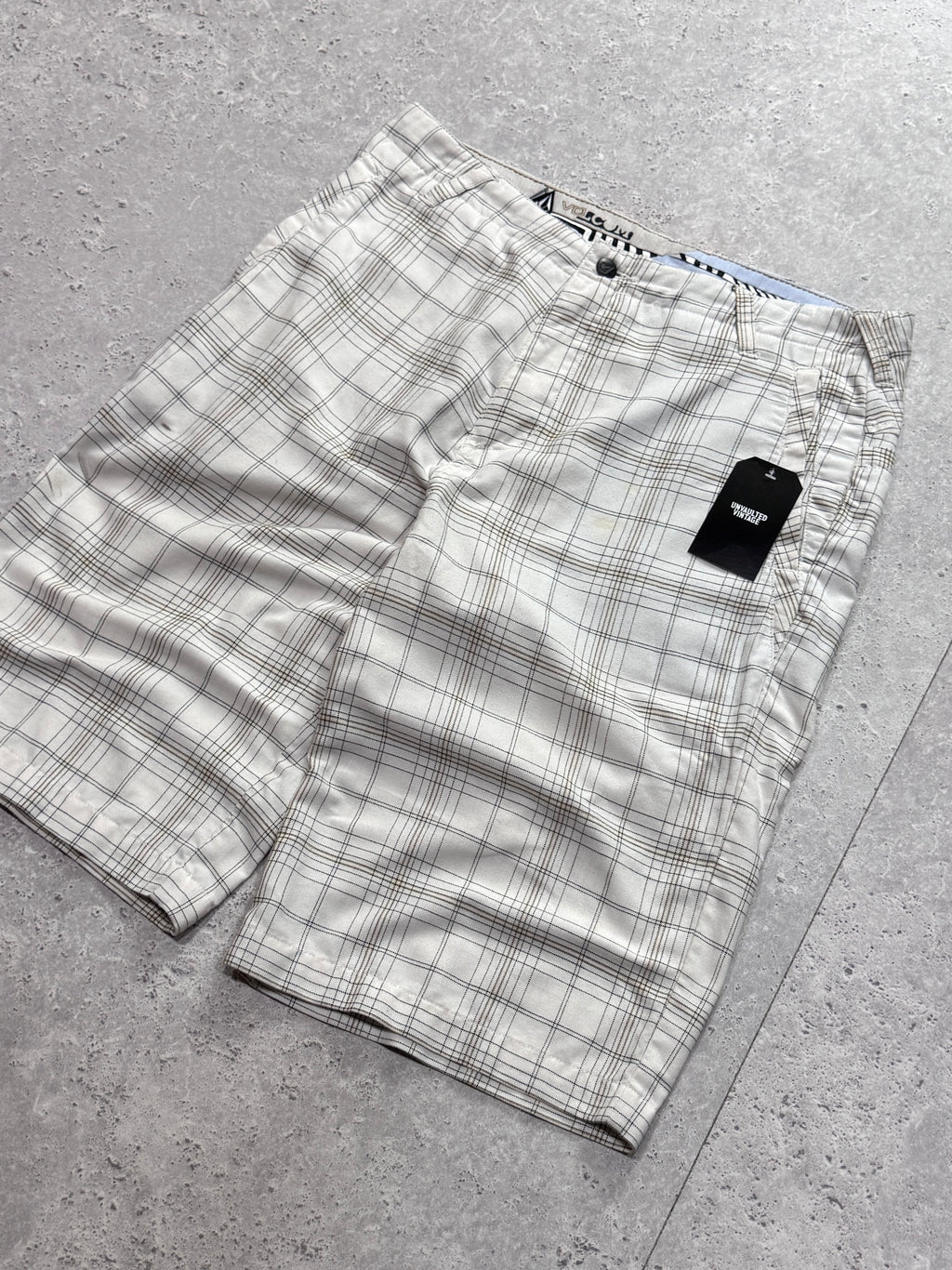 Vintage Y2K Volcom Plaid Shorts (34”)