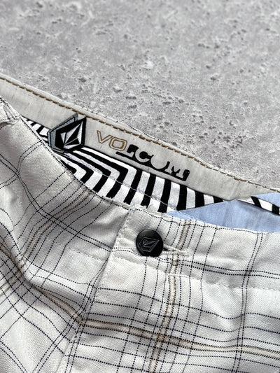 Vintage Y2K Volcom Plaid Shorts (34”)