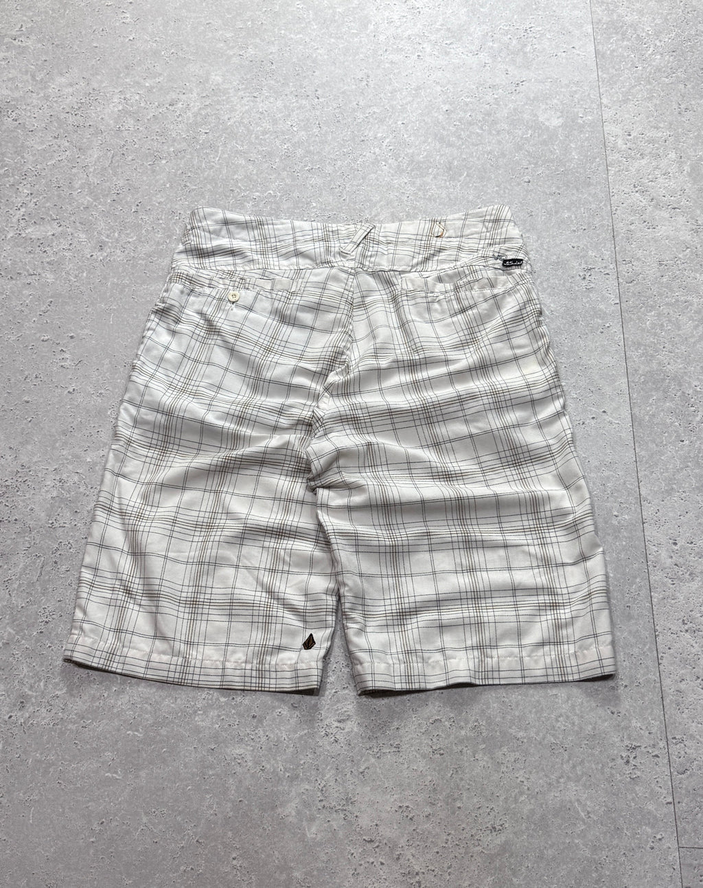 Vintage Y2K Volcom Plaid Shorts (34”)