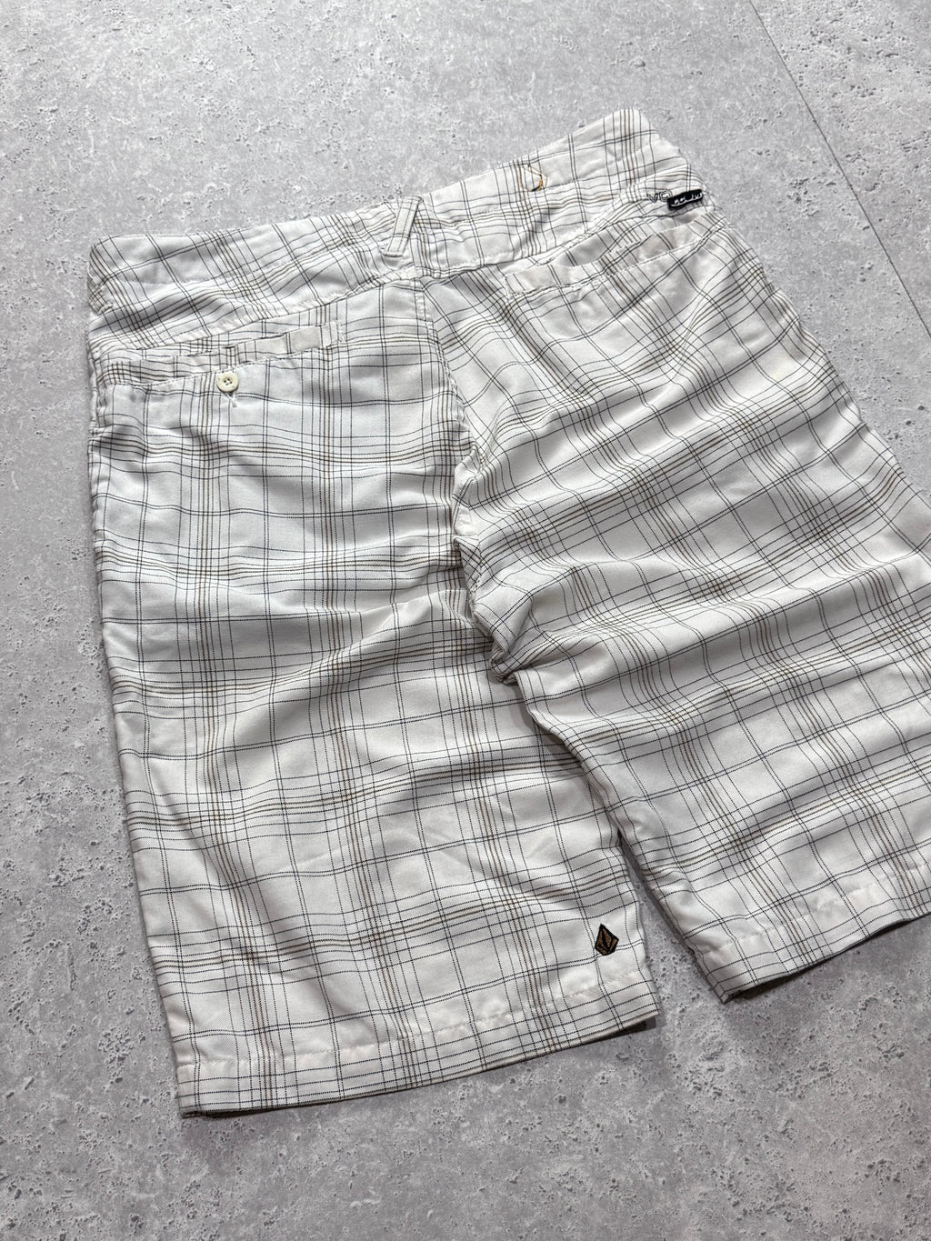 Vintage Y2K Volcom Plaid Shorts (34”)