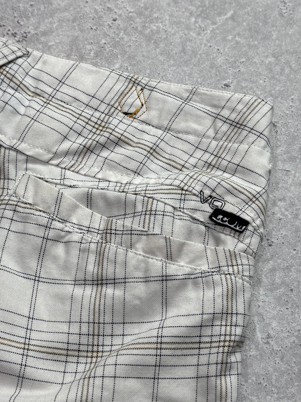 Vintage Y2K Volcom Plaid Shorts (34”)