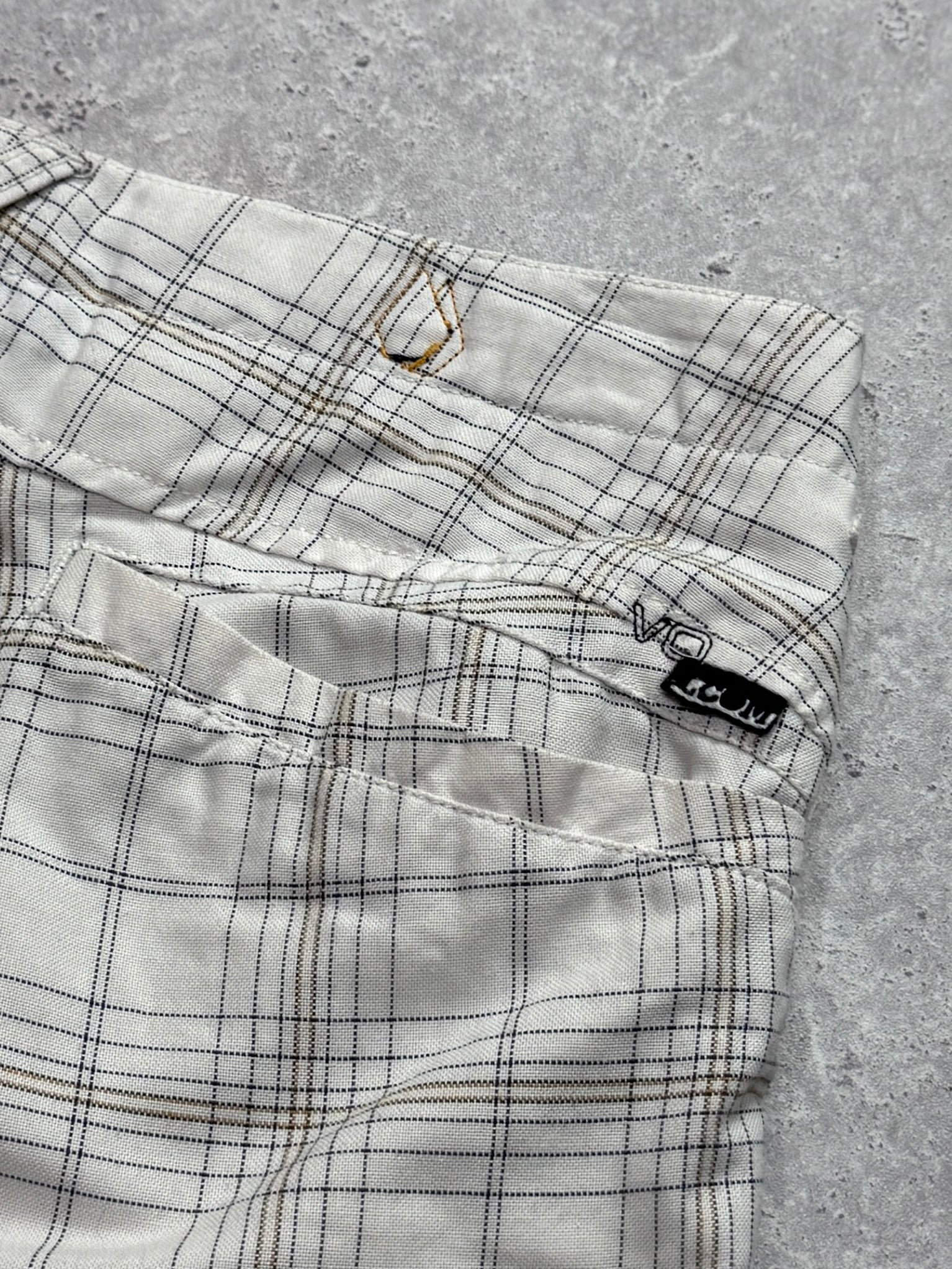 Vintage Y2K Volcom Plaid Shorts (34”)