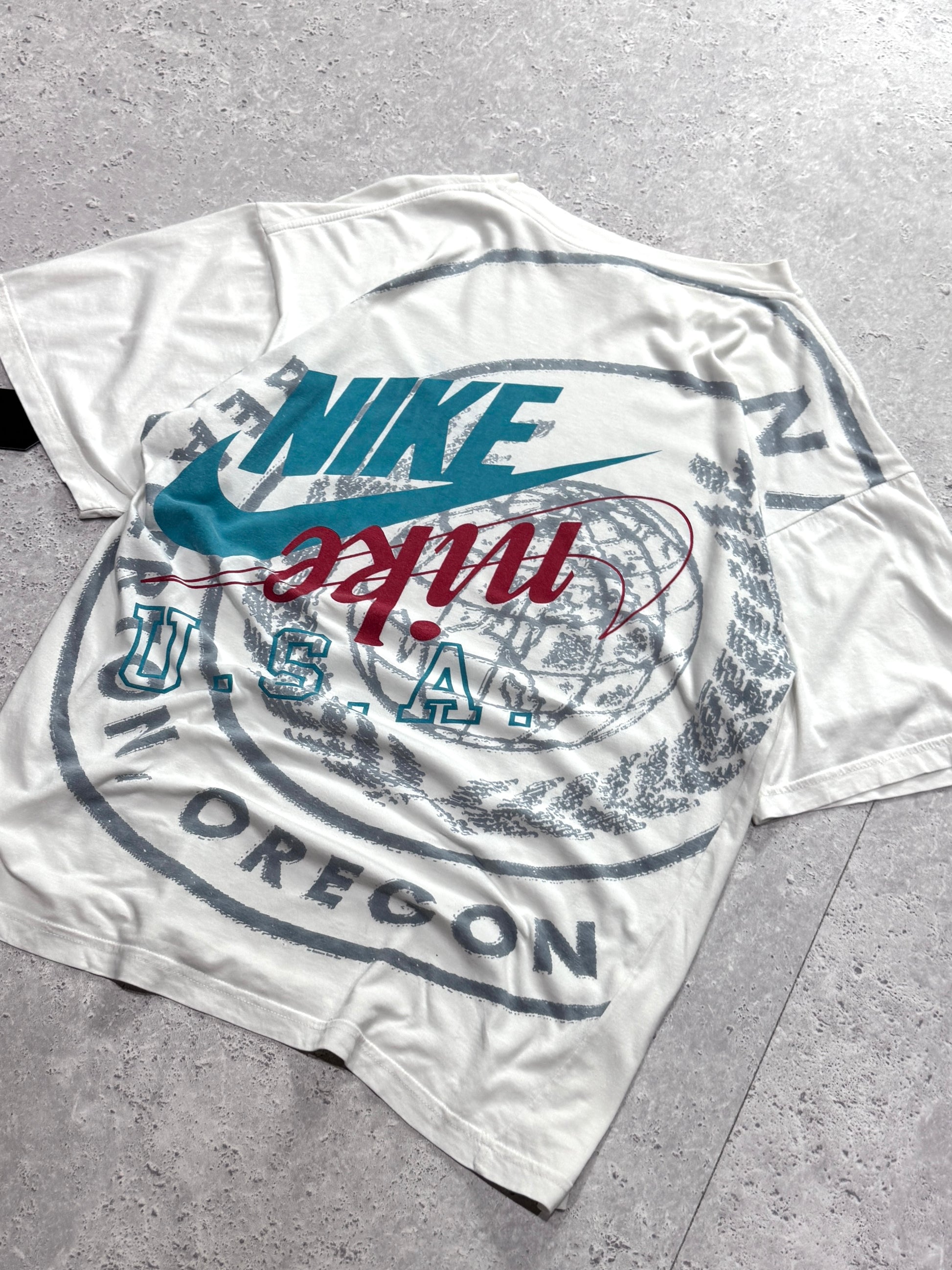 Vintage 90s Nike USA Oregon Graphic Tee (L)