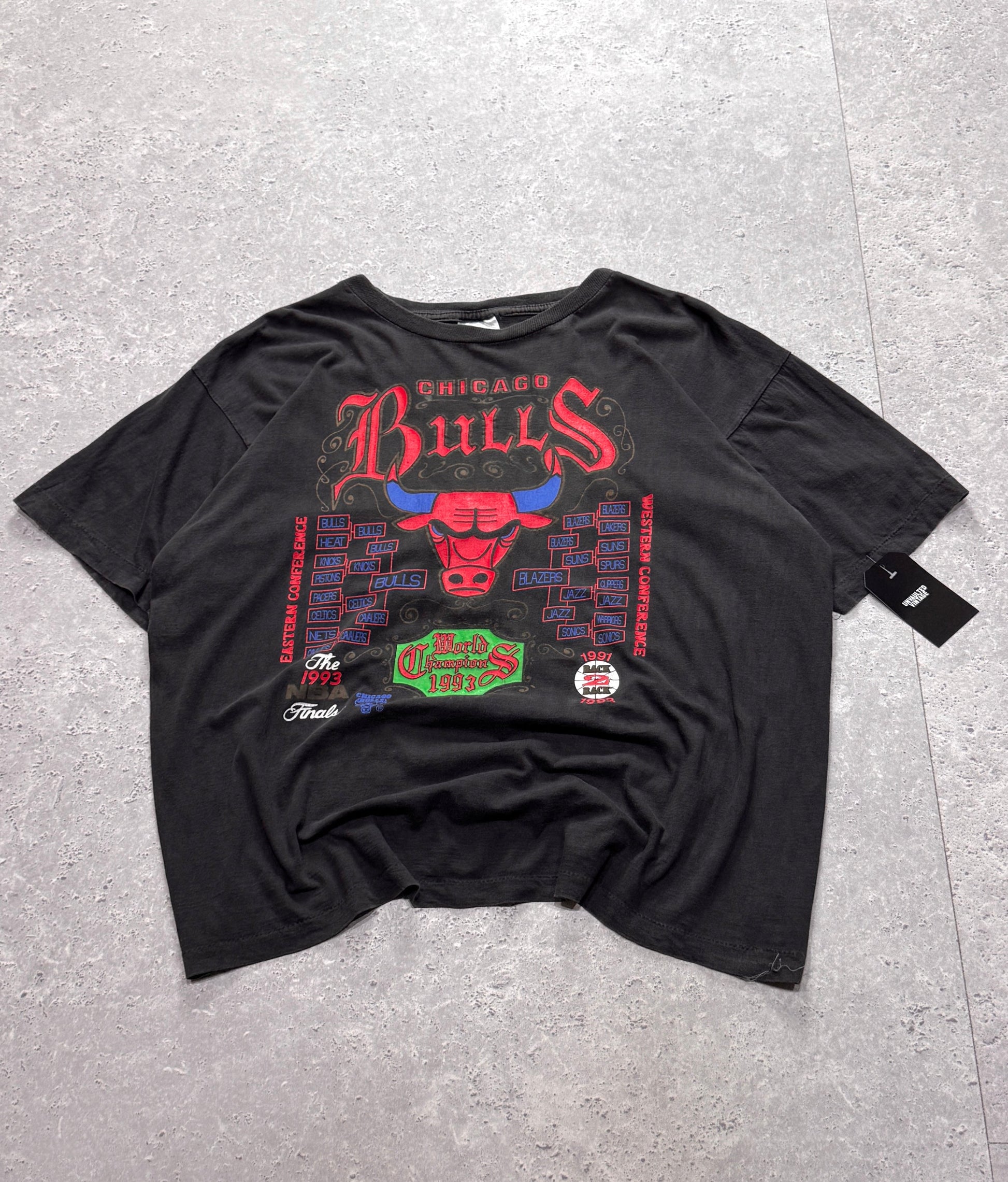 Vintage 90s Chicago Bulls NBA Tee (L)