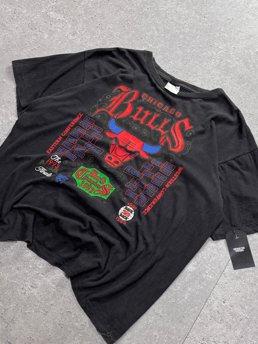 Vintage 90s Chicago Bulls NBA Tee (L)