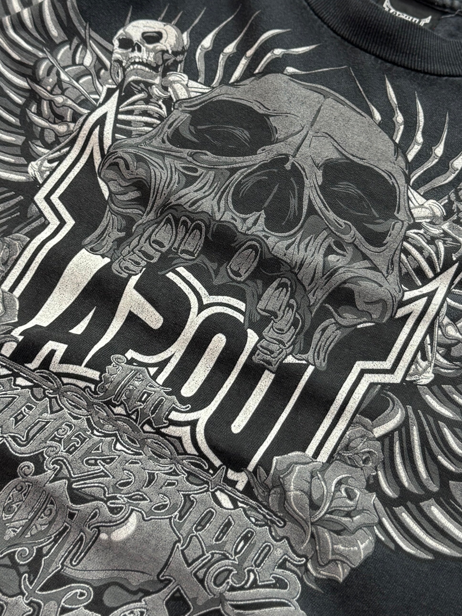 Vintage Y2K Tapout Skull Tee (L)