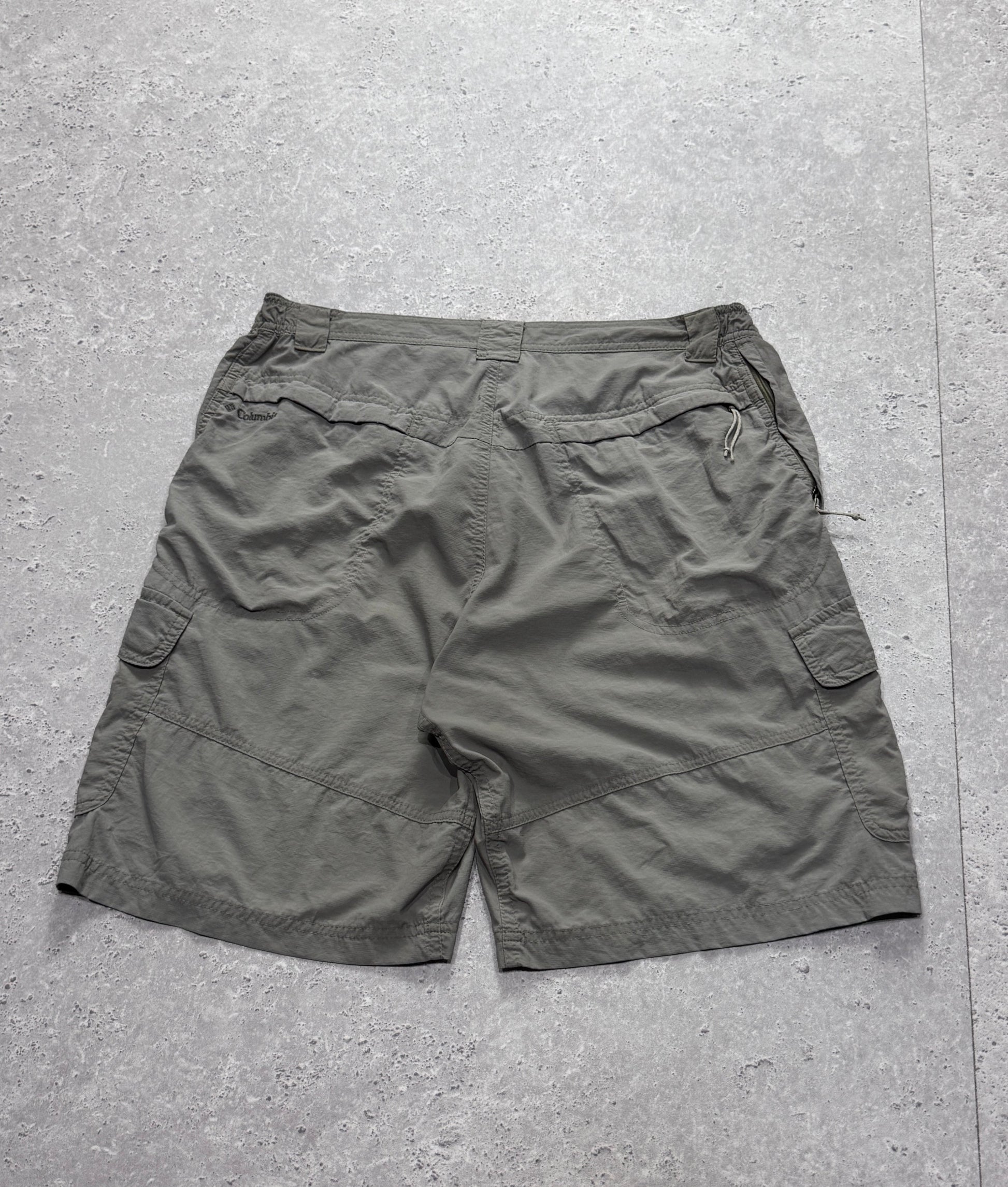 Vintage 2000s Columbia Cargo Utility Trail Shorts (M)