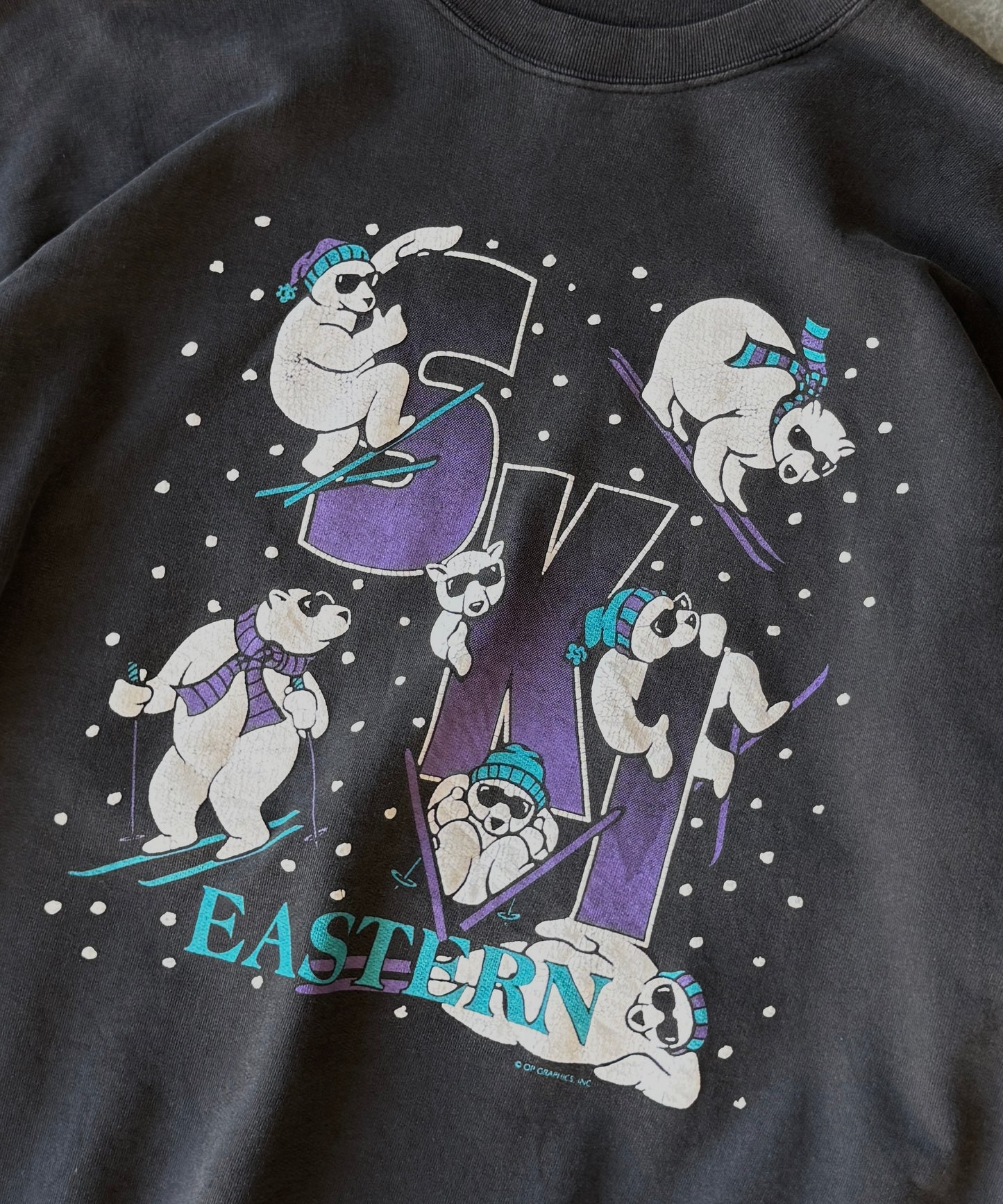 Vintage 90s Skiing Polar Bears Graphic Sweater (L)