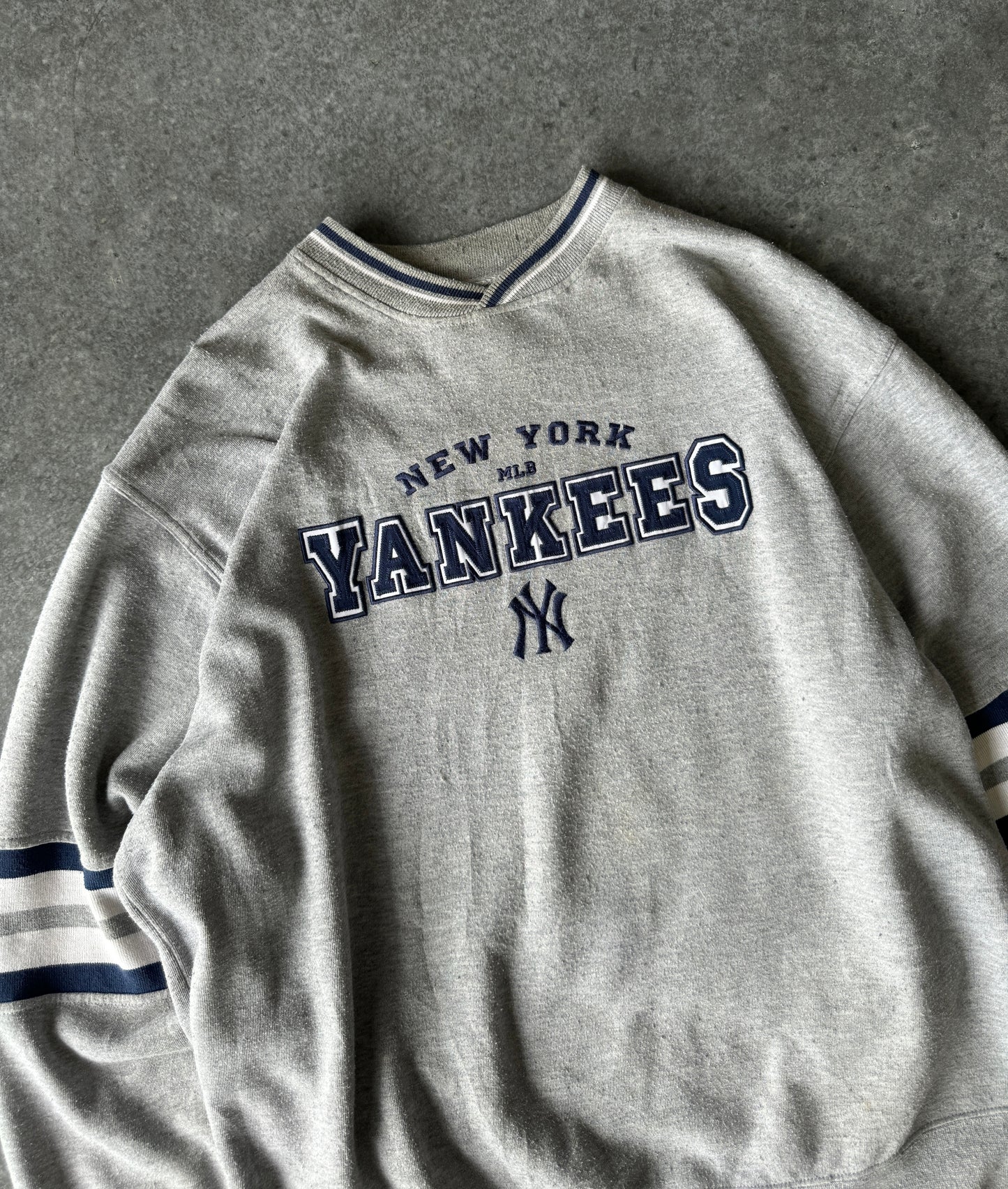 Vintage New York Yankees Embroided Sweater (XL)